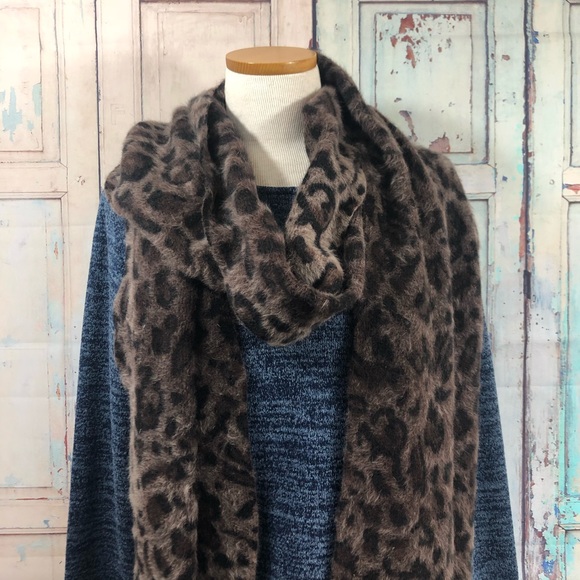 ➝ 2/$12 - Suzanne Bettley Scarf - Picture 1 of 6